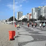Apto Copacabana - Silencioso na quadra da praia 613