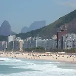 Apto Copacabana - Silencioso na quadra da praia 613